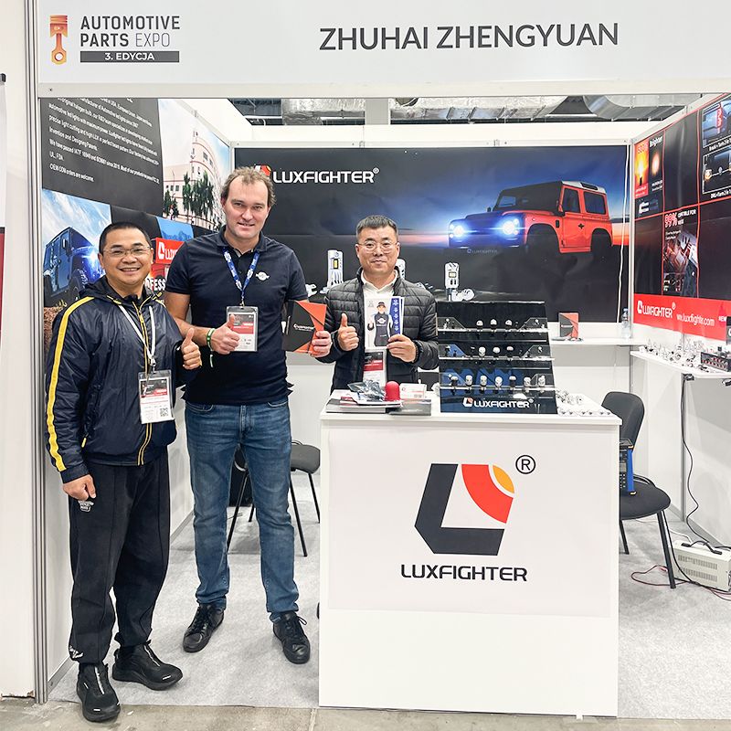 LUXFIGHTER Fari e fendinebbia a LED AUTOMOTIVE PARTS Expo riscuote ampi consensi