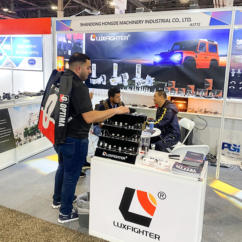 Fari a LED LUXFIGHTER all'Expo dei prodotti aftermarket automobilistici